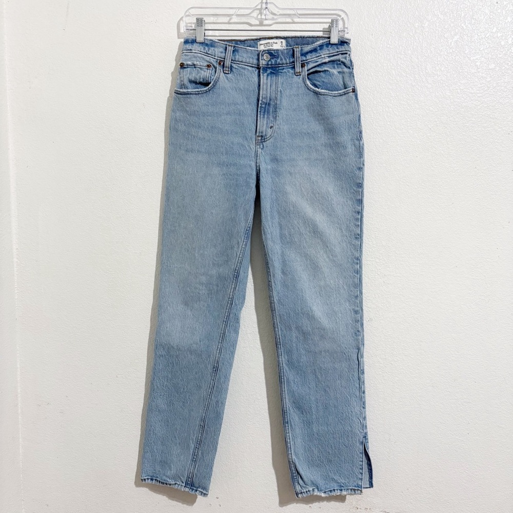 Abercrombie &‎ Fitch Ultra High Rise 90s Straight Jean in Light Blue w/ Vent Hem